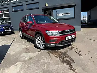 Used 2017 Volkswagen Tiguan Se Navigation Red - Interior and Exterior details 9