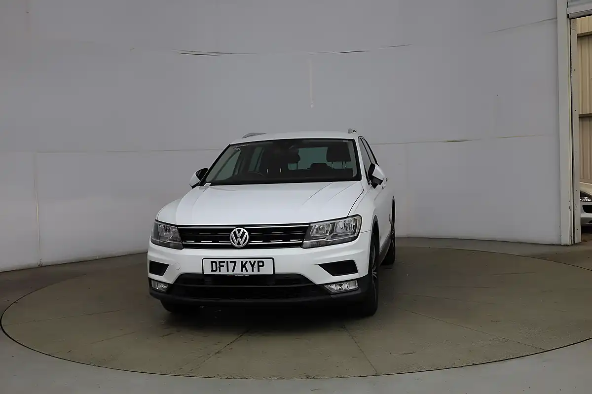 Used 2017 Volkswagen Tiguan Se Navigation White - Interior and Exterior details 2