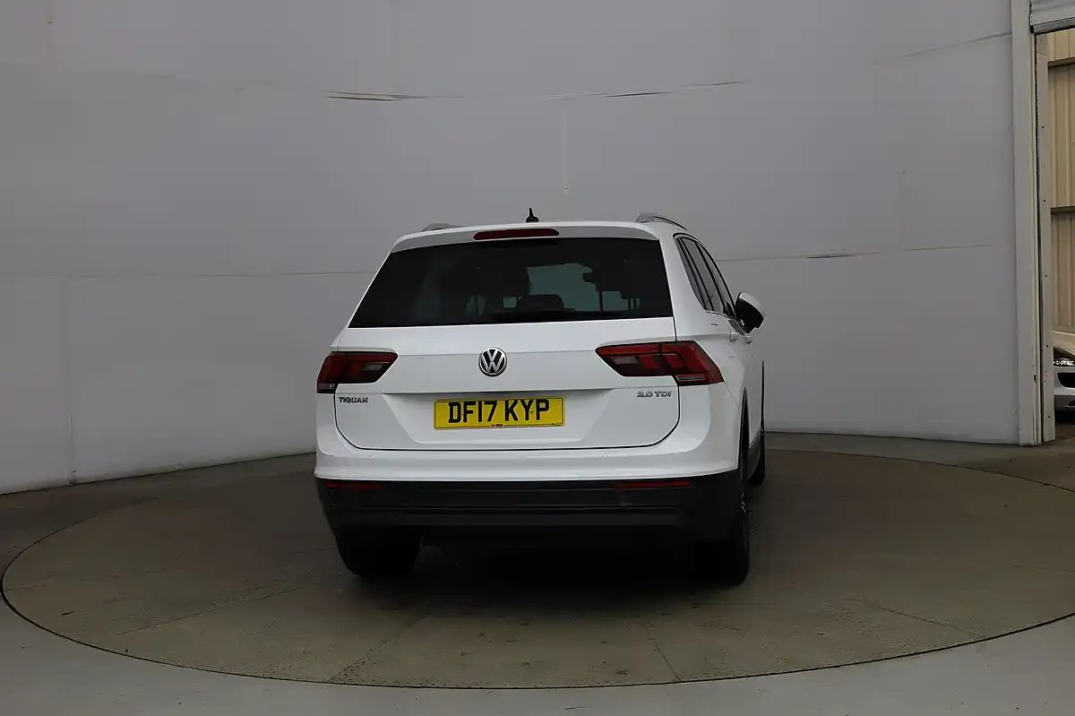Used 2017 Volkswagen Tiguan Se Navigation White - Interior and Exterior details 4