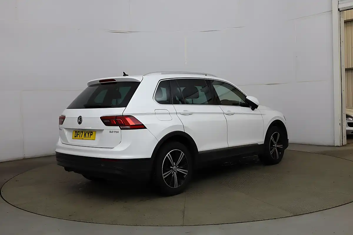 Used 2017 Volkswagen Tiguan Se Navigation White - Interior and Exterior details 6