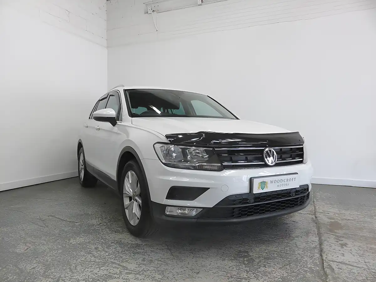 Used 2017 Volkswagen Tiguan Se Navigation White - Front View