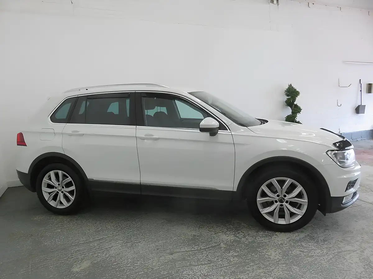 Used 2017 Volkswagen Tiguan Se Navigation White - Interior and Exterior details 3