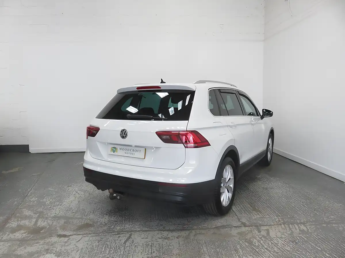 Used 2017 Volkswagen Tiguan Se Navigation White - Interior and Exterior details 6