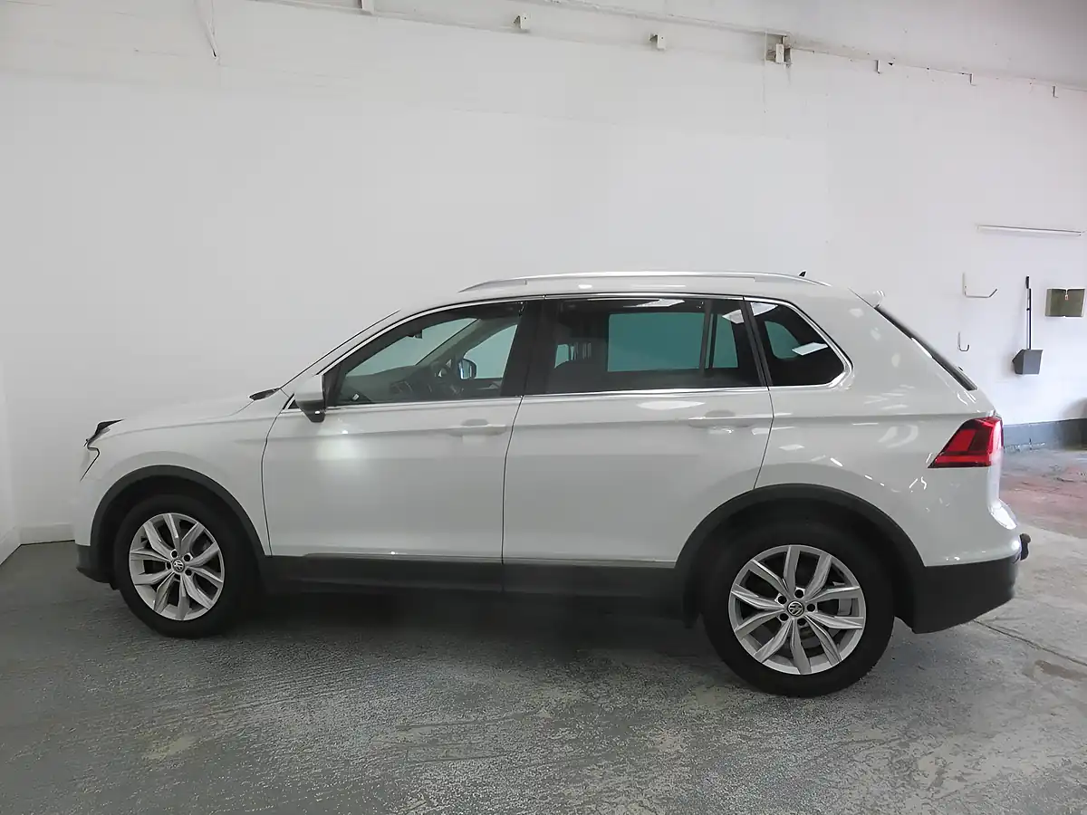 Used 2017 Volkswagen Tiguan Se Navigation White - Interior and Exterior details 7