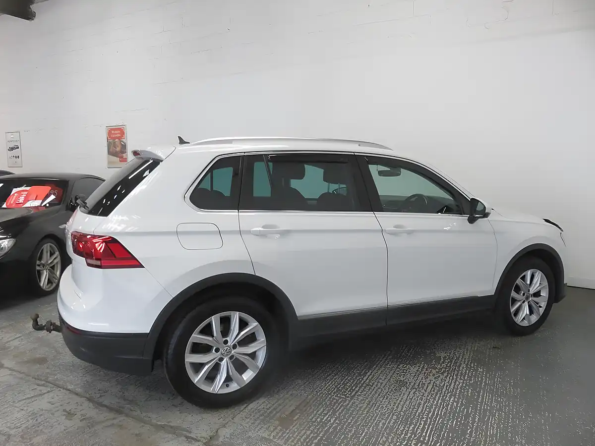 Used 2017 Volkswagen Tiguan Se Navigation White - Interior and Exterior details 8