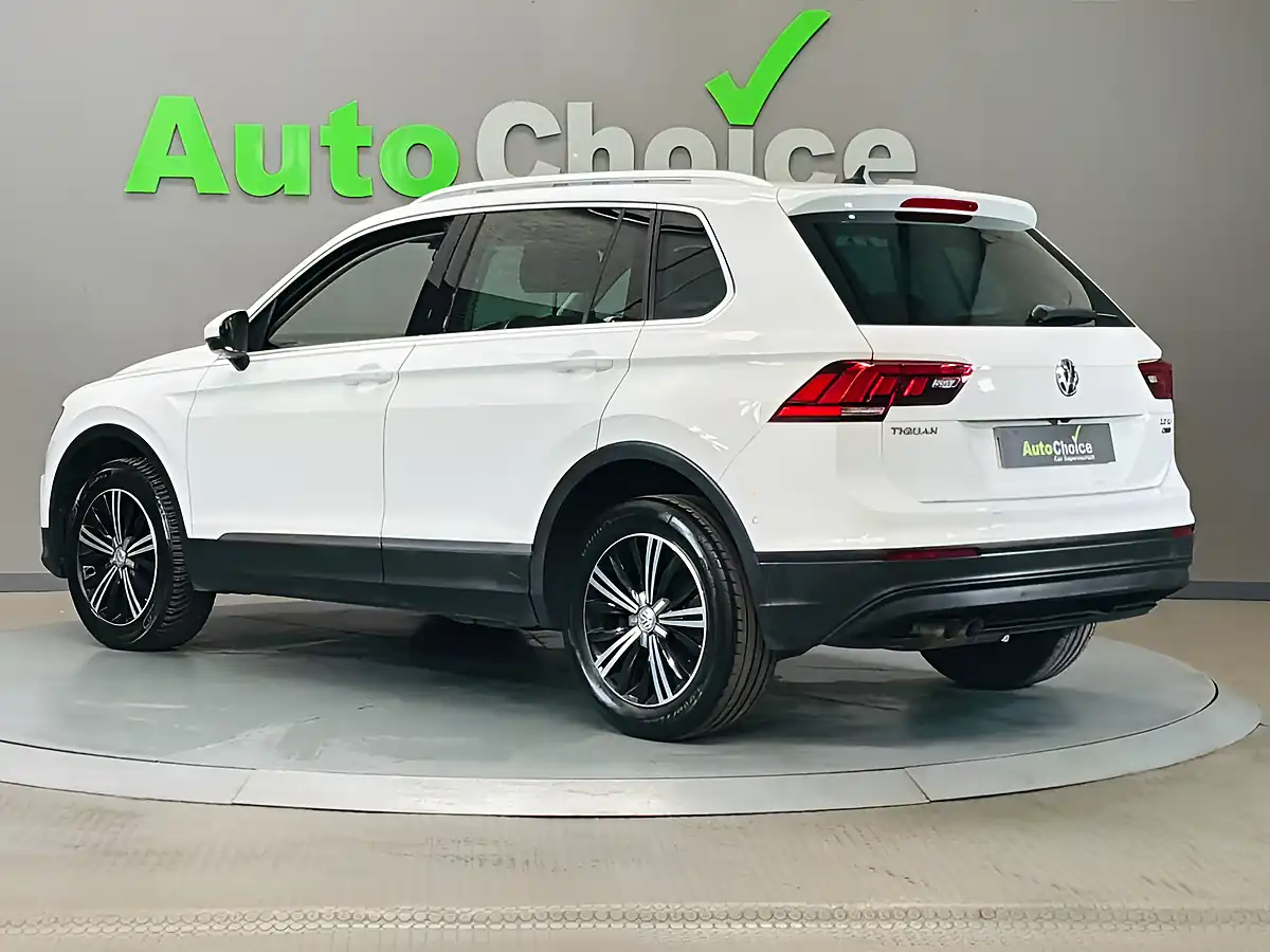 Used 2017 Volkswagen Tiguan Se Pure White - Interior and Exterior details 10