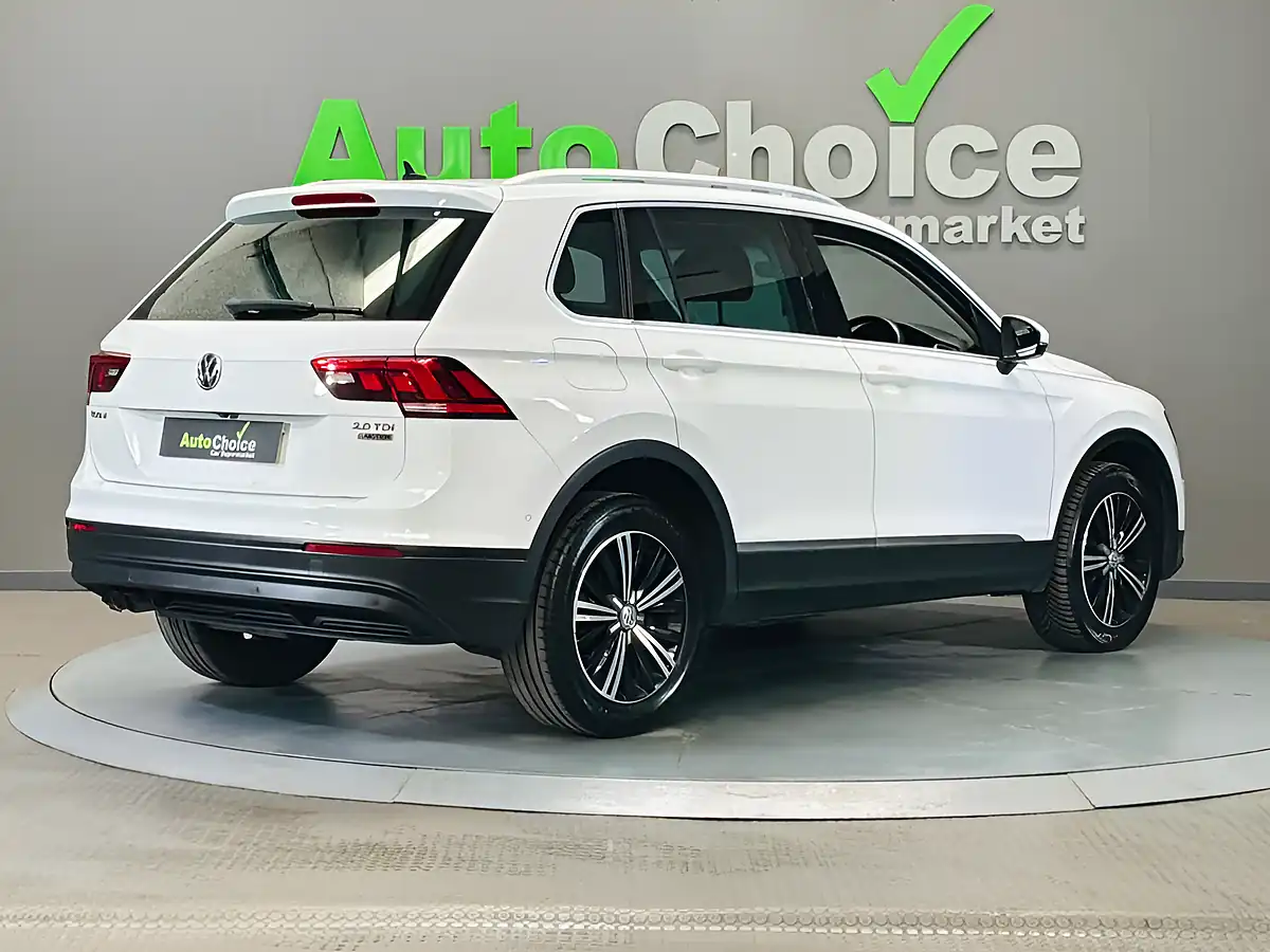 Used 2017 Volkswagen Tiguan Se Pure White - Interior and Exterior details 14