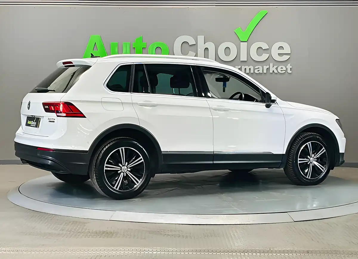 Used 2017 Volkswagen Tiguan Se Pure White - Interior and Exterior details 15
