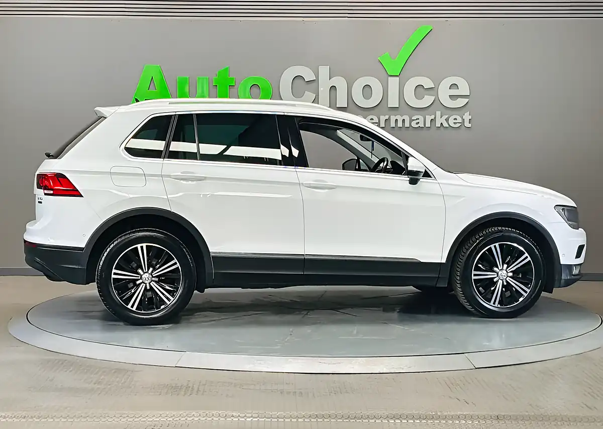 Used 2017 Volkswagen Tiguan Se Pure White - Interior and Exterior details 16