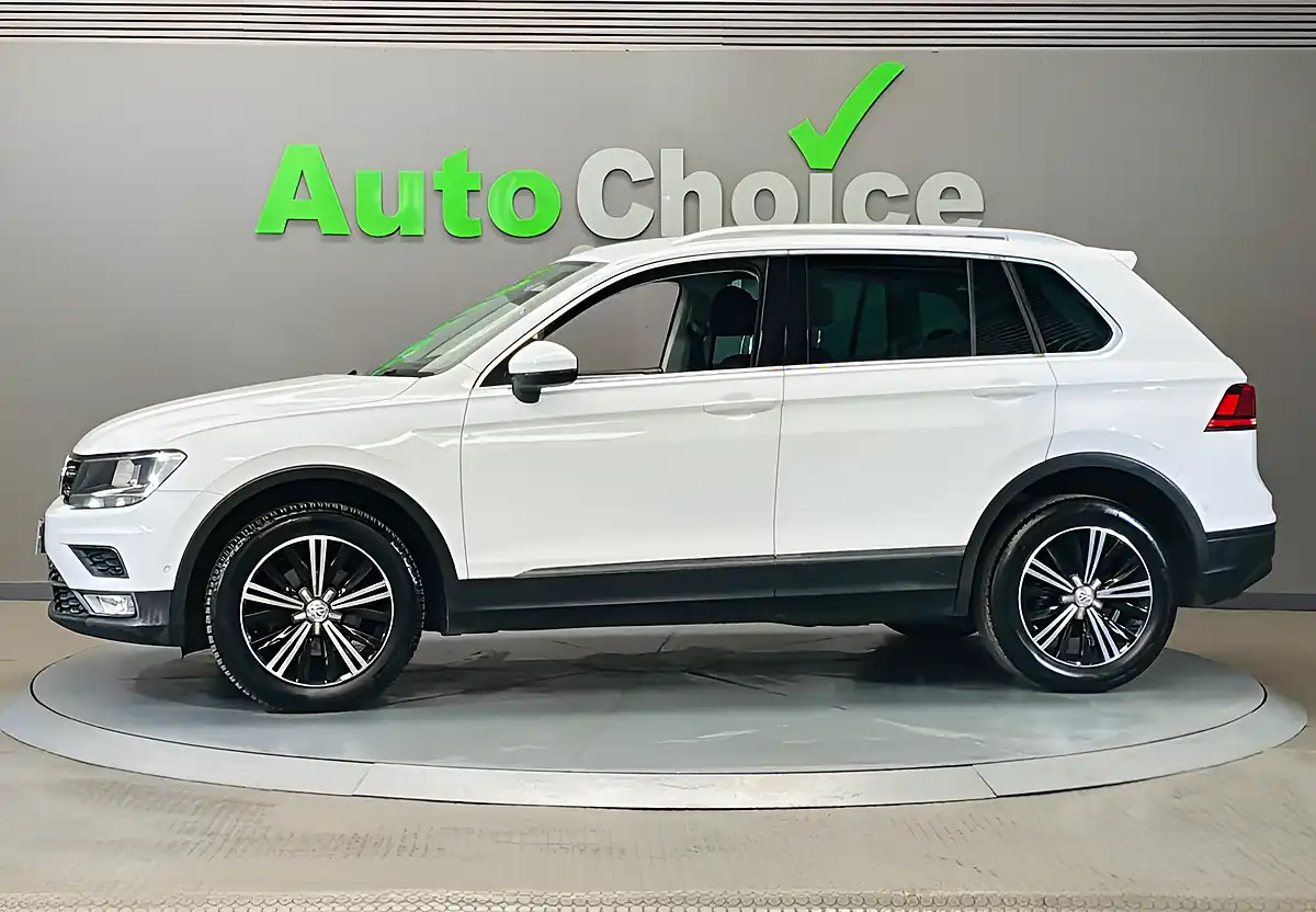 Used 2017 Volkswagen Tiguan Se Pure White - Interior and Exterior details 7