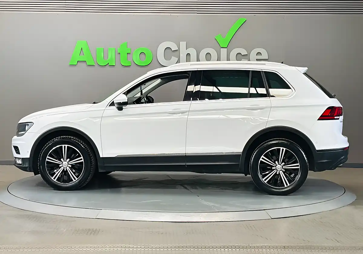 Used 2017 Volkswagen Tiguan Se Pure White - Interior and Exterior details 8