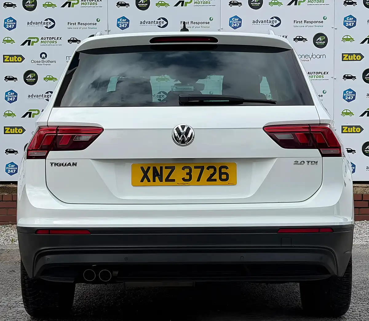 Used 2017 Volkswagen Tiguan Se White - Interior and Exterior details 10