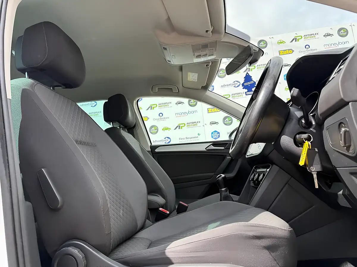 Used 2017 Volkswagen Tiguan Se White - Interior and Exterior details 11