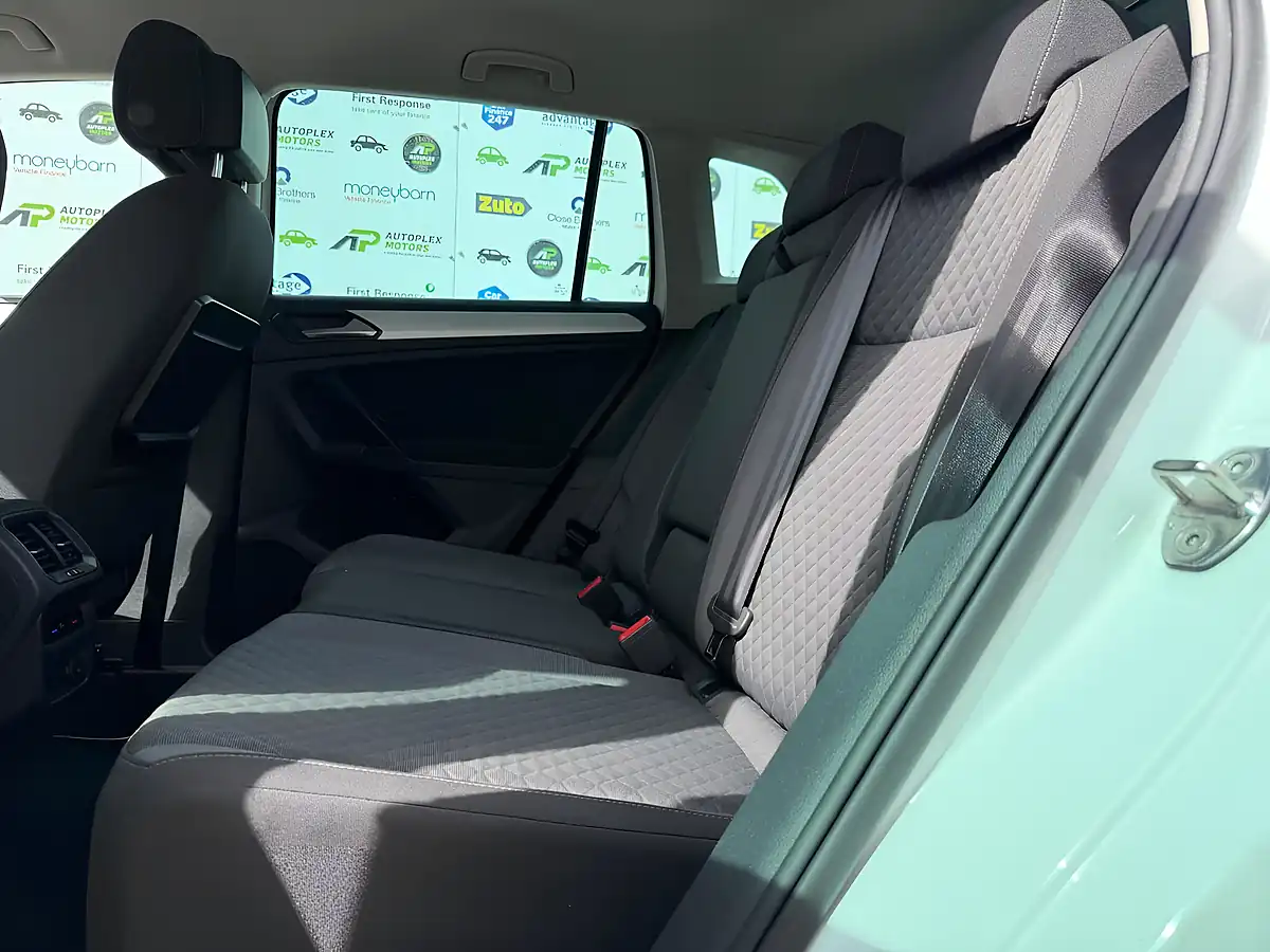 Used 2017 Volkswagen Tiguan Se White - Interior and Exterior details 14