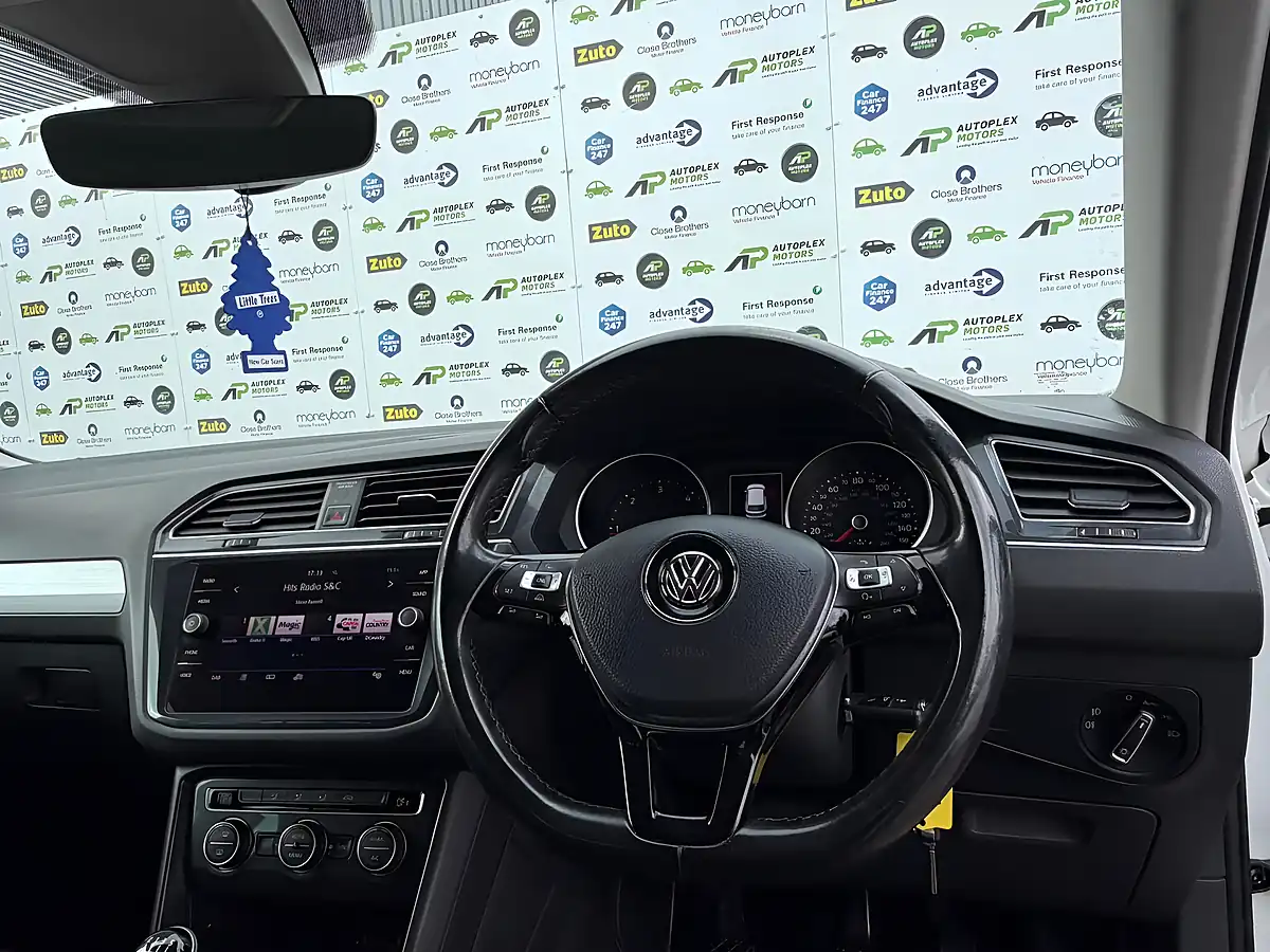 Used 2017 Volkswagen Tiguan Se White - Interior and Exterior details 16