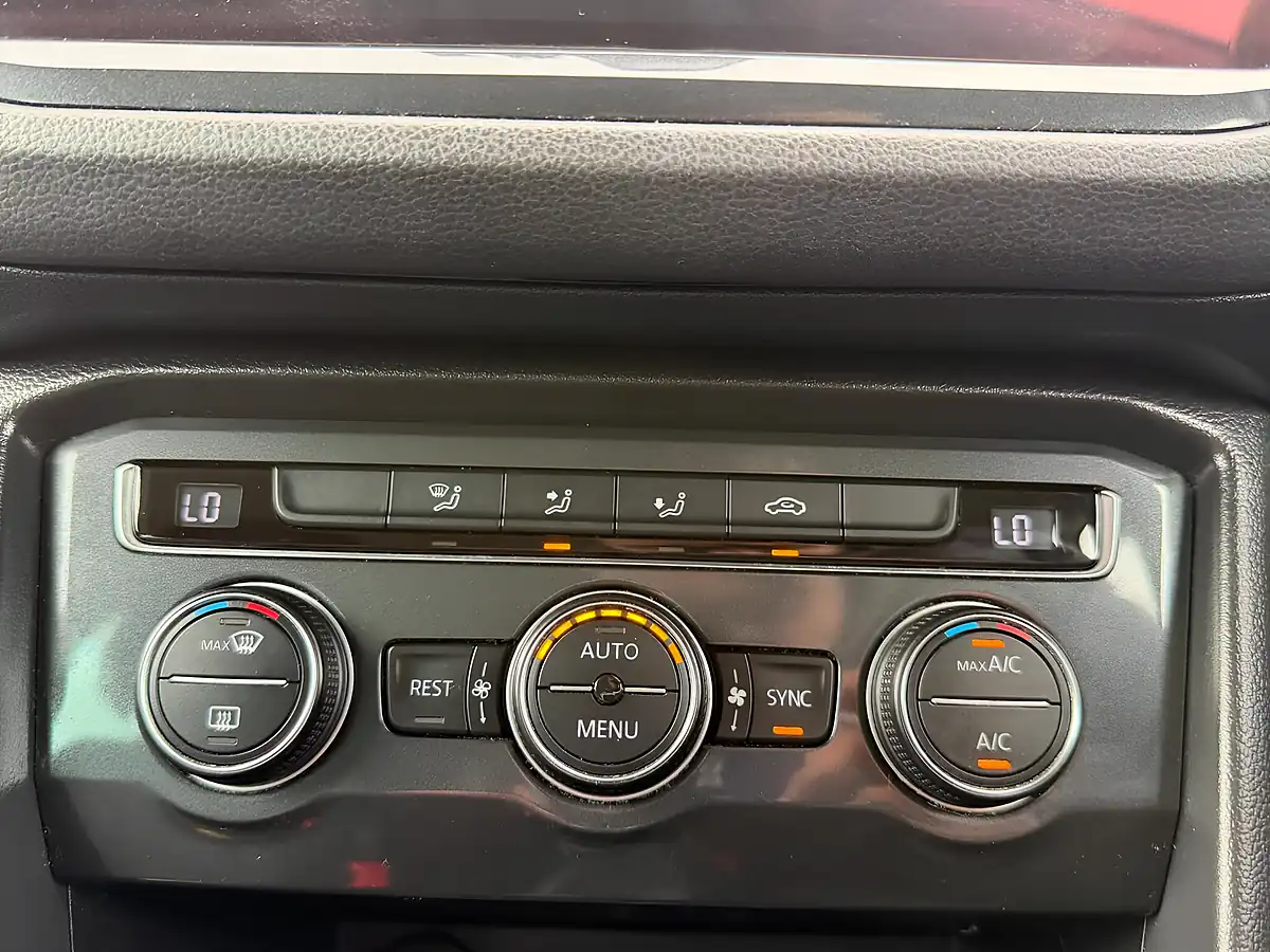 Used 2017 Volkswagen Tiguan Se White - Interior and Exterior details 17