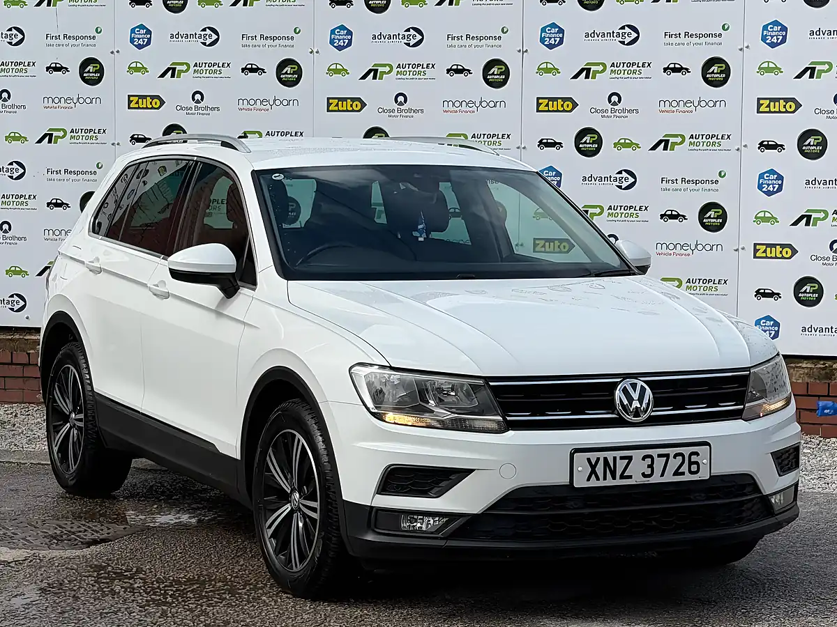 Used 2017 Volkswagen Tiguan Se White - Interior and Exterior details 4