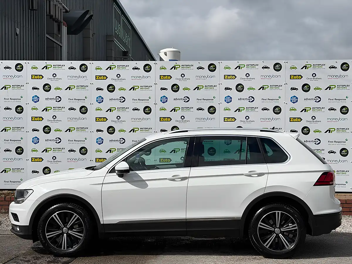 Used 2017 Volkswagen Tiguan Se White - Interior and Exterior details 9