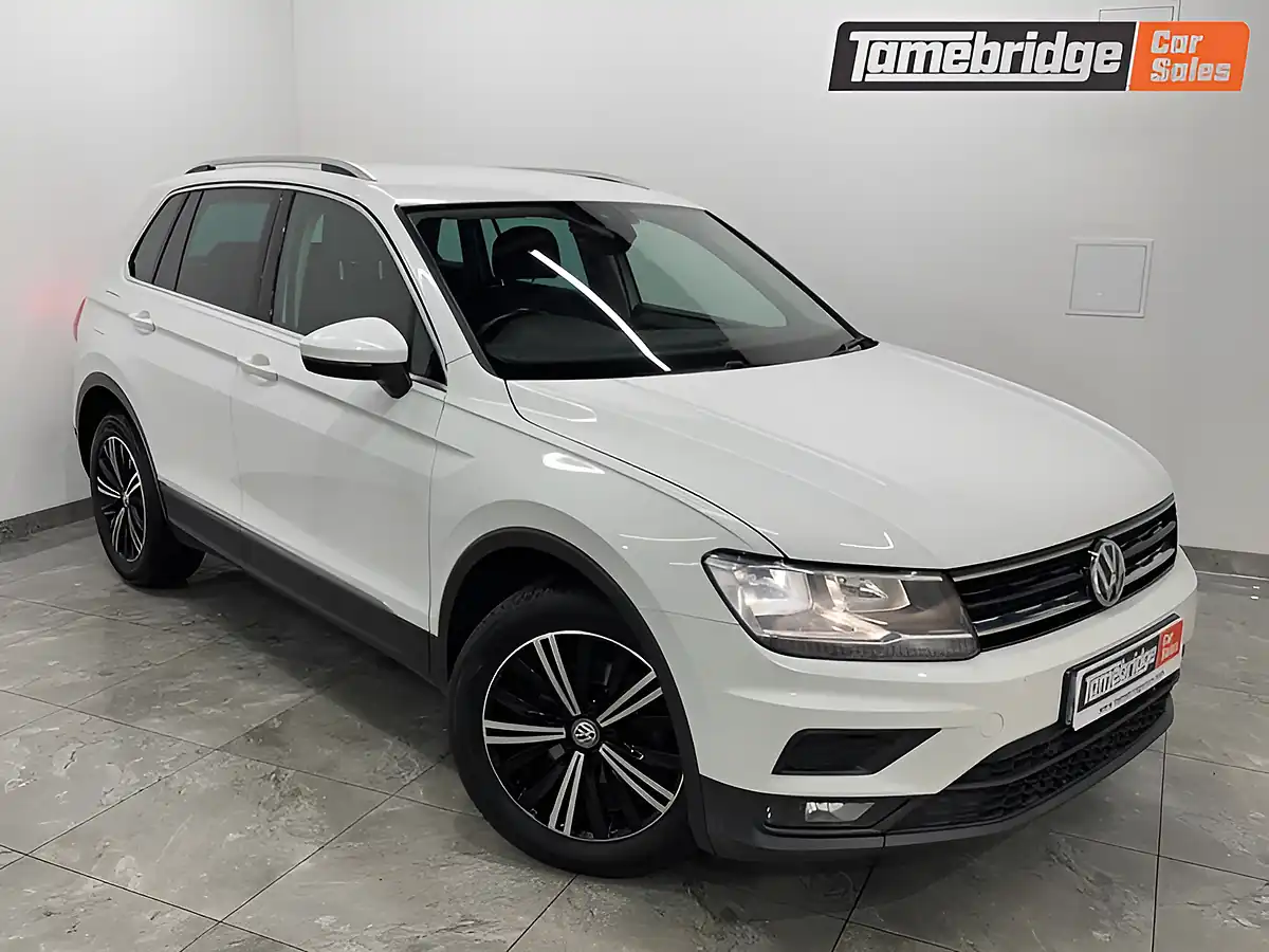 Used 2017 Volkswagen Tiguan Se White - Front View