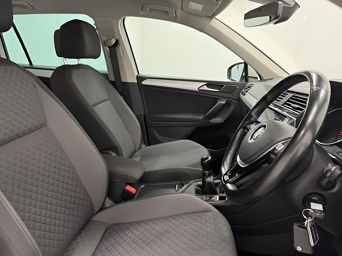 Used 2017 Volkswagen Tiguan Se White - Interior and Exterior details 10