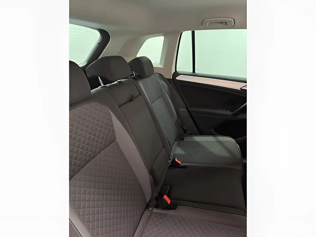 Used 2017 Volkswagen Tiguan Se White - Interior and Exterior details 13