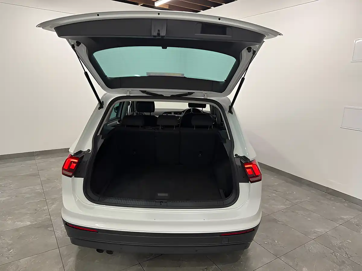 Used 2017 Volkswagen Tiguan Se White - Interior and Exterior details 15