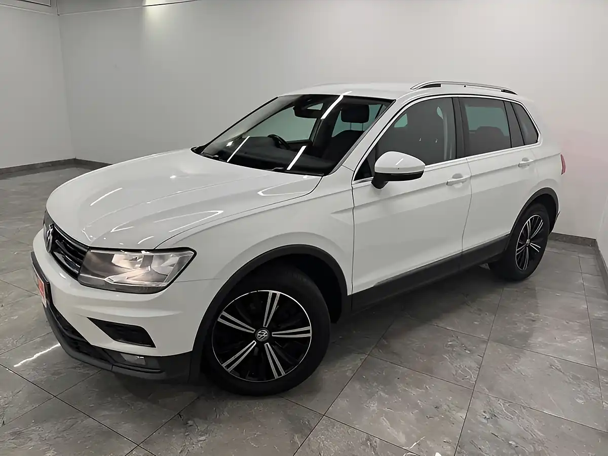 Used 2017 Volkswagen Tiguan Se White - Interior and Exterior details 4