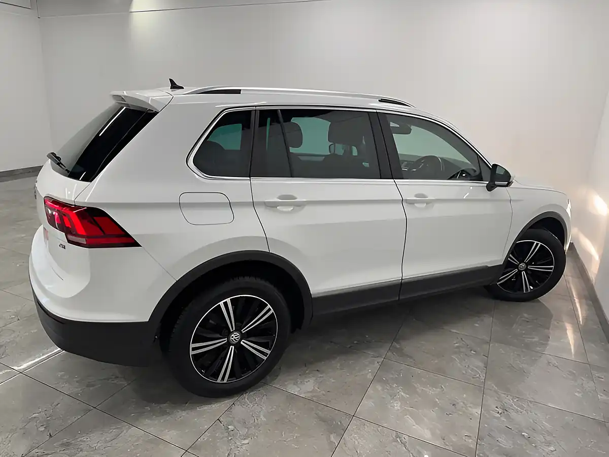 Used 2017 Volkswagen Tiguan Se White - Interior and Exterior details 8