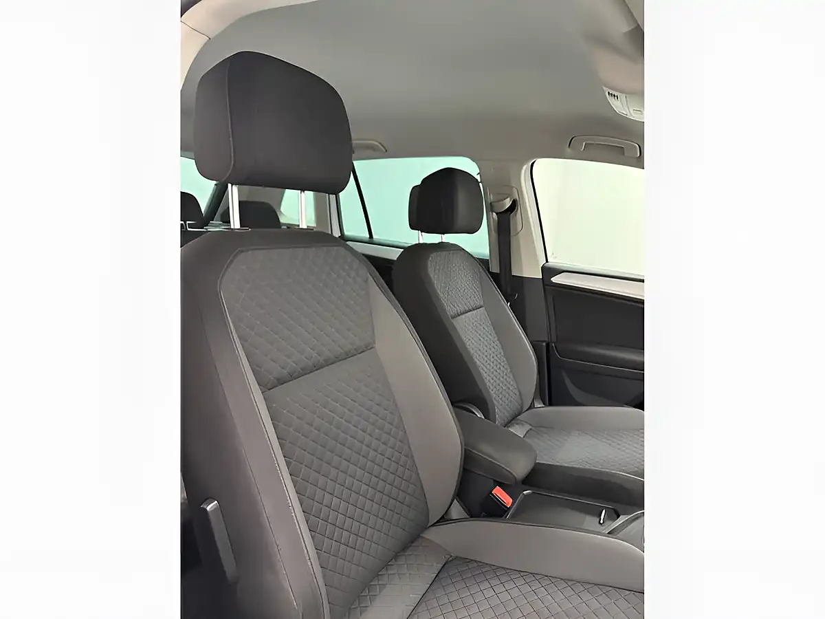 Used 2017 Volkswagen Tiguan Se White - Interior and Exterior details 9