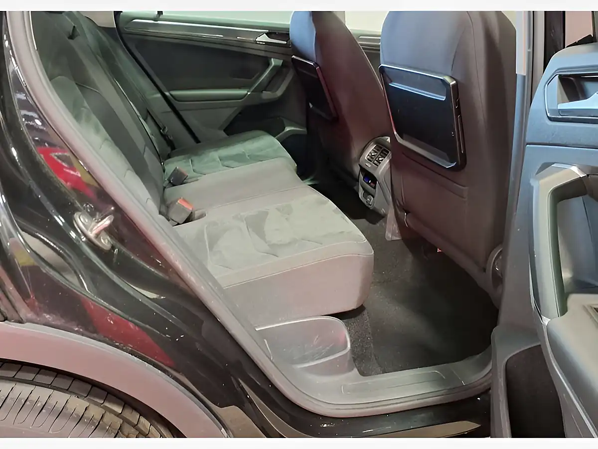 Used 2017 Volkswagen Tiguan Sel Black - Interior and Exterior details 12