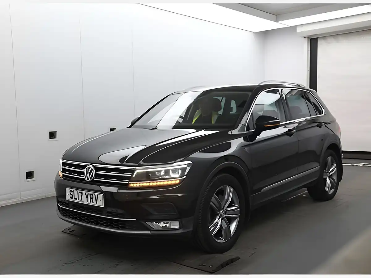 Used 2017 Volkswagen Tiguan Sel Black - Interior and Exterior details 2
