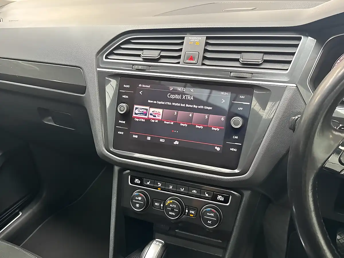 Used 2017 Volkswagen Tiguan Sel Black - Interior and Exterior details 17