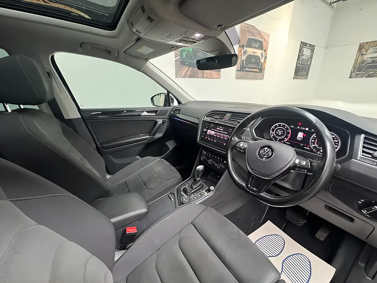 Used 2017 Volkswagen Tiguan Sel Black - Interior and Exterior details 6