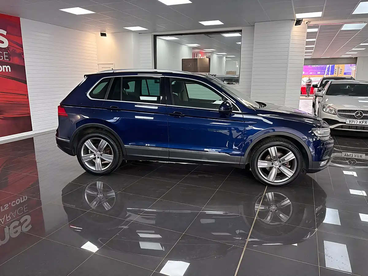 Used 2017 Volkswagen Tiguan Sel Blue - Interior and Exterior details 3