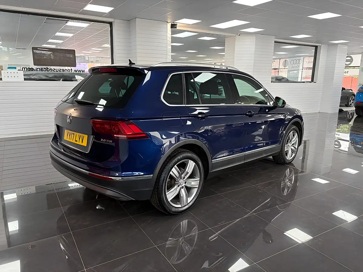 Used 2017 Volkswagen Tiguan Sel Blue - Interior and Exterior details 4
