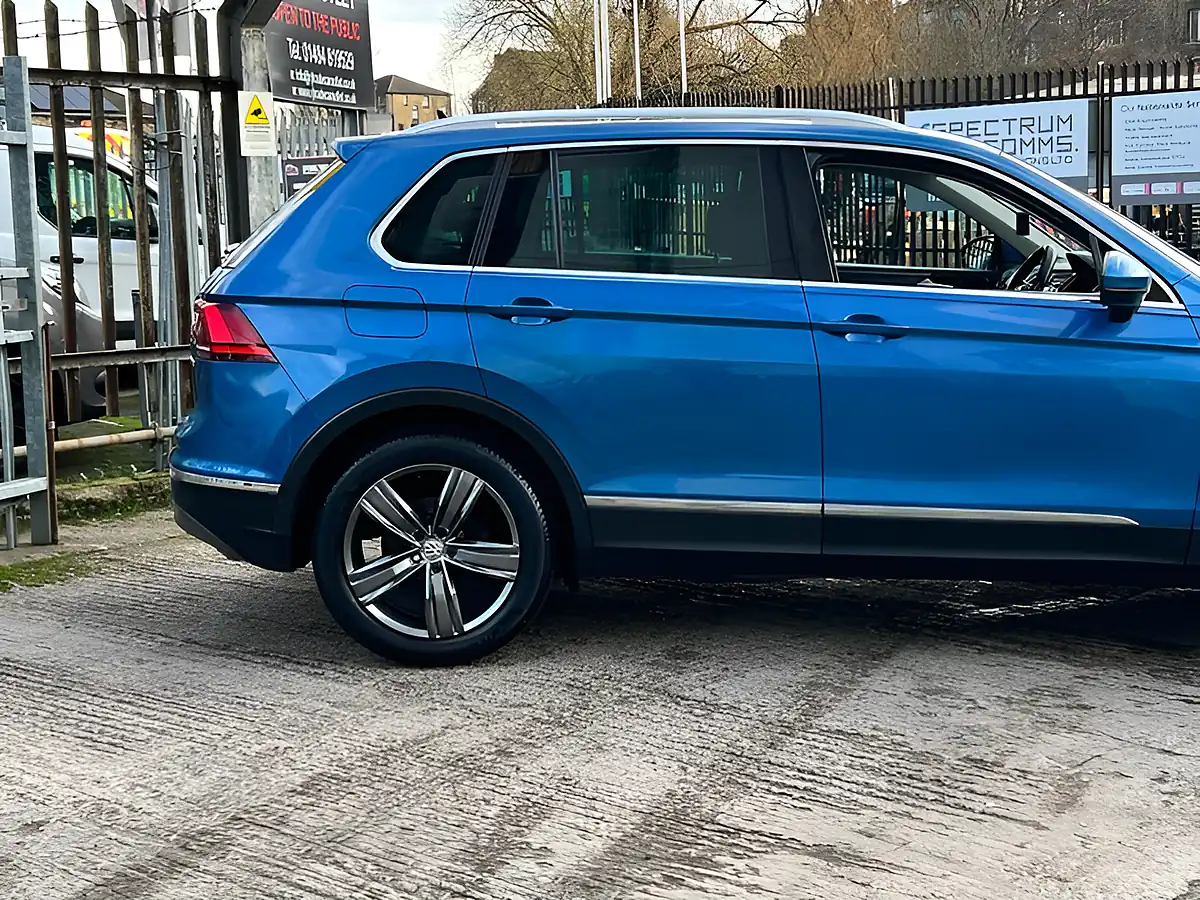 Used 2017 Volkswagen Tiguan Sel Blue - Interior and Exterior details 12