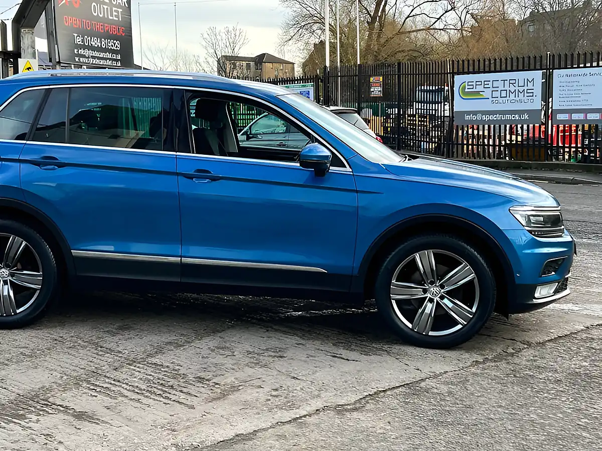 Used 2017 Volkswagen Tiguan Sel Blue - Interior and Exterior details 13