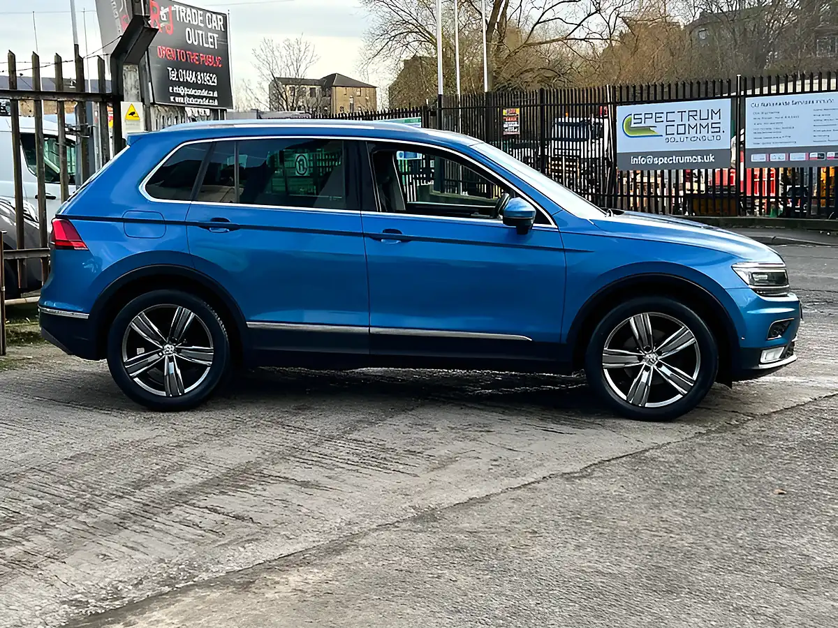 Used 2017 Volkswagen Tiguan Sel Blue - Interior and Exterior details 14