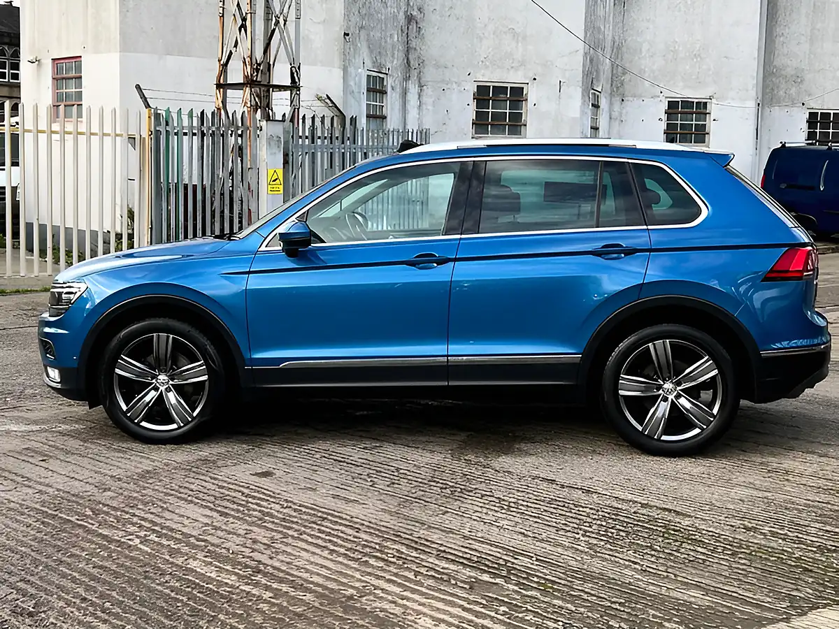 Used 2017 Volkswagen Tiguan Sel Blue - Interior and Exterior details 15