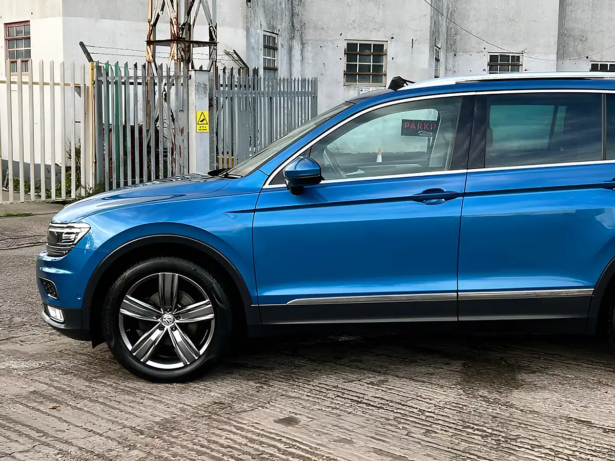 Used 2017 Volkswagen Tiguan Sel Blue - Interior and Exterior details 16