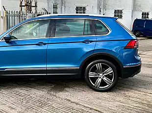 Used 2017 Volkswagen Tiguan Sel Blue - Interior and Exterior details 17