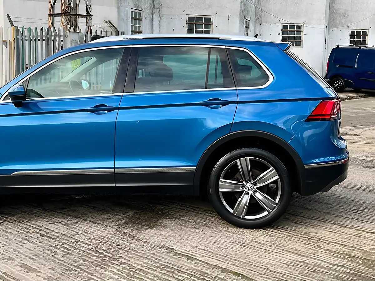Used 2017 Volkswagen Tiguan Sel Blue - Interior and Exterior details 17