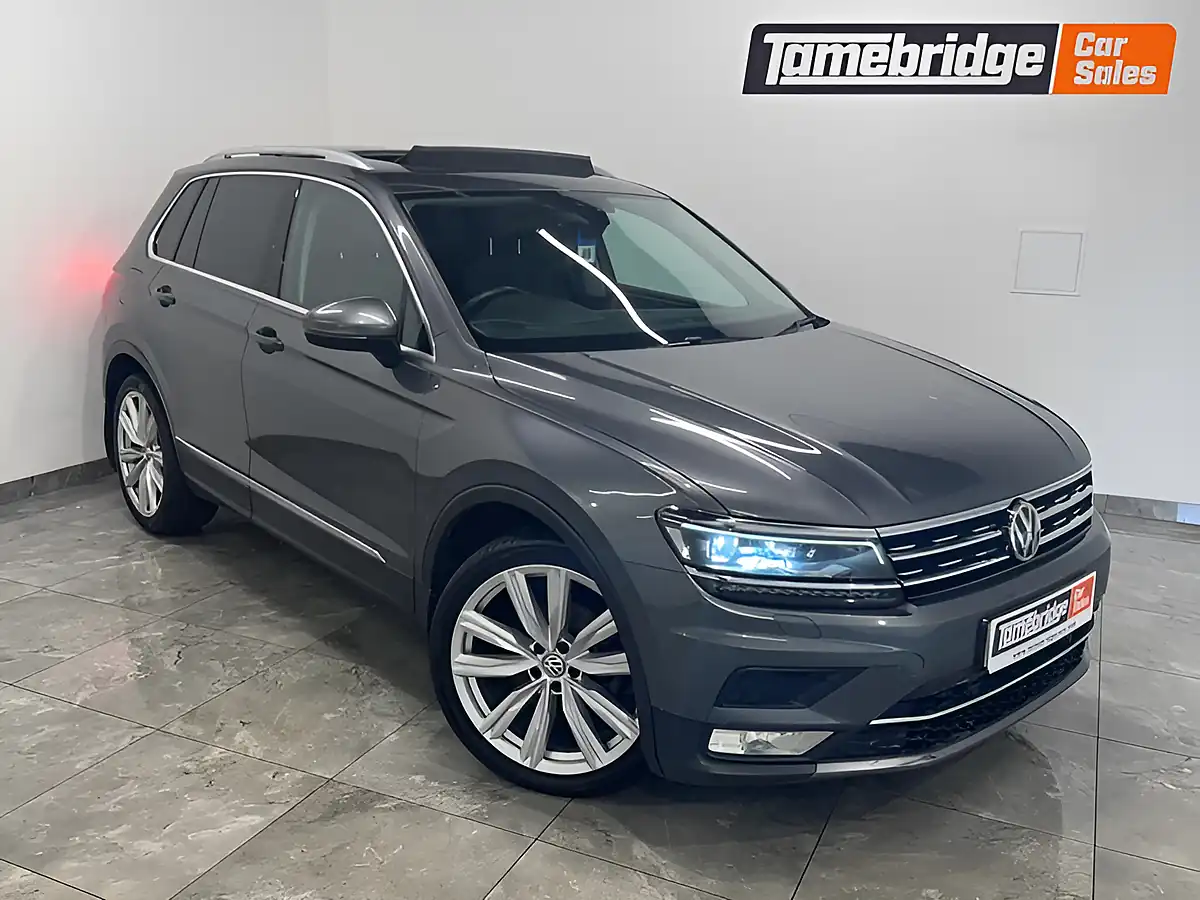 Used 2017 Volkswagen Tiguan Sel Bluemotion Tech Grey - Front View