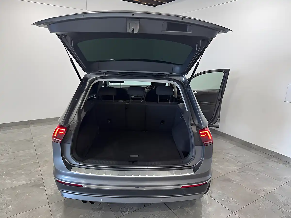 Used 2017 Volkswagen Tiguan Sel Bluemotion Tech Grey - Interior and Exterior details 14