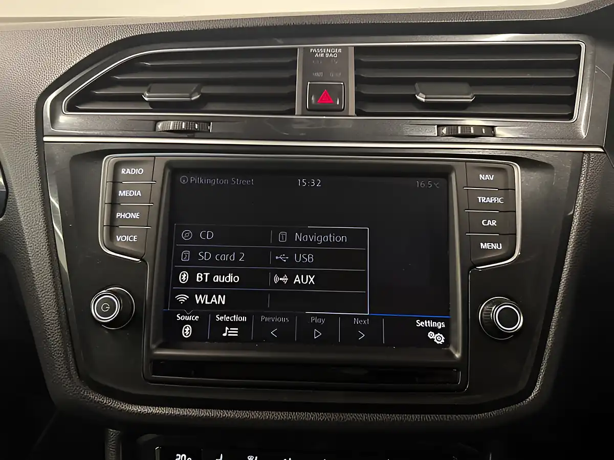 Used 2017 Volkswagen Tiguan Sel Bluemotion Tech Grey - Interior and Exterior details 16