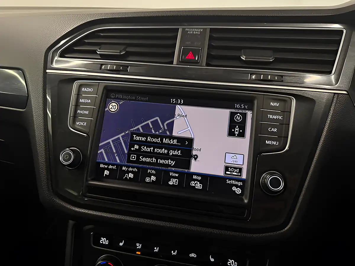 Used 2017 Volkswagen Tiguan Sel Bluemotion Tech Grey - Interior and Exterior details 17