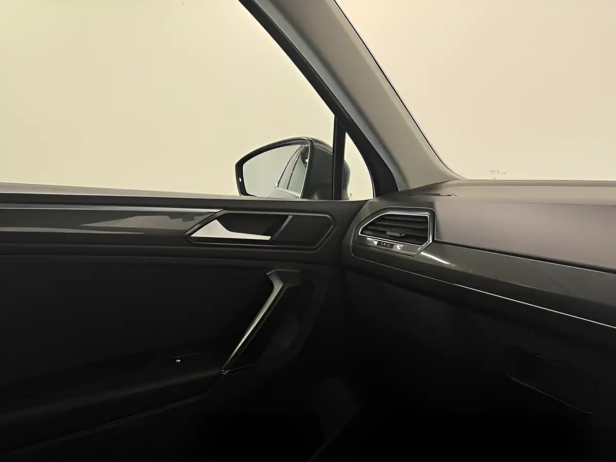 Used 2017 Volkswagen Tiguan Sel Bluemotion Tech Grey - Interior and Exterior details 18