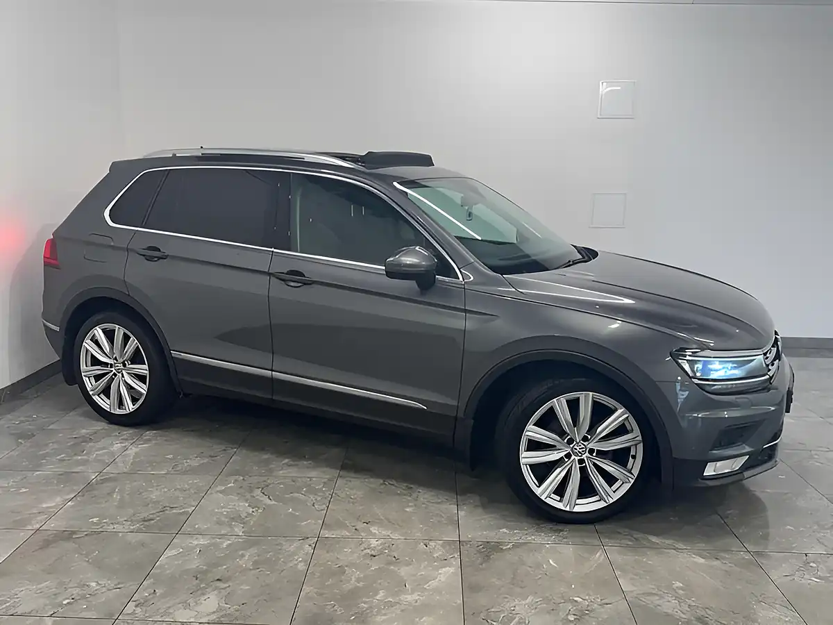 Used 2017 Volkswagen Tiguan Sel Bluemotion Tech Grey - Interior and Exterior details 2