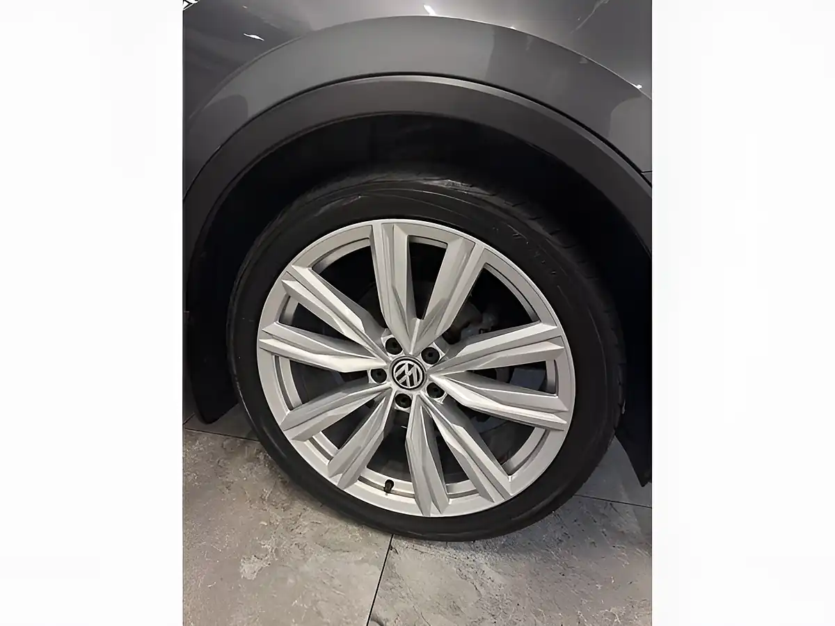 Used 2017 Volkswagen Tiguan Sel Bluemotion Tech Grey - Interior and Exterior details 20
