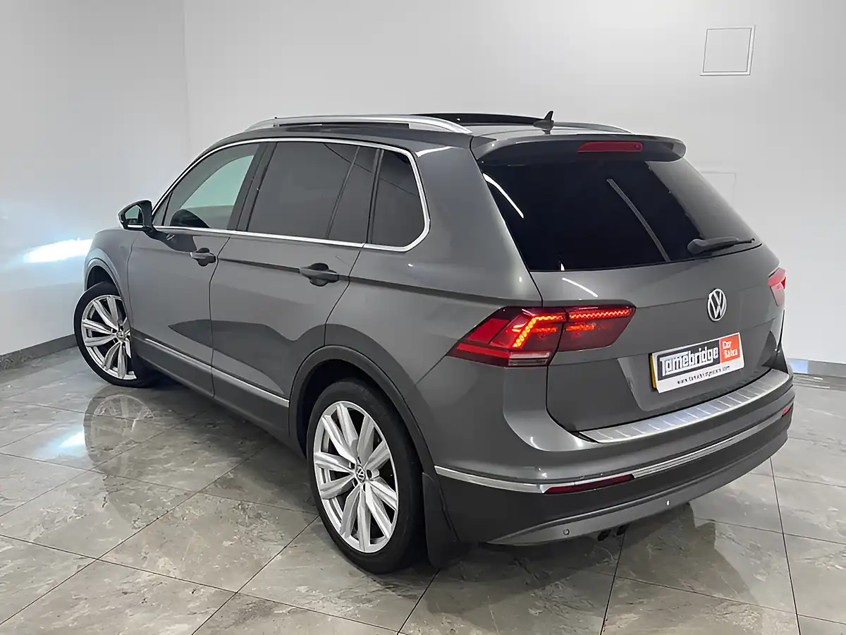 Used 2017 Volkswagen Tiguan Sel Bluemotion Tech Grey - Interior and Exterior details 5